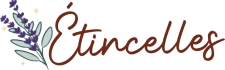 logo de l'entreprise : le nom es précédé de branches de lavande et de sauge avec quelques étincelles.
